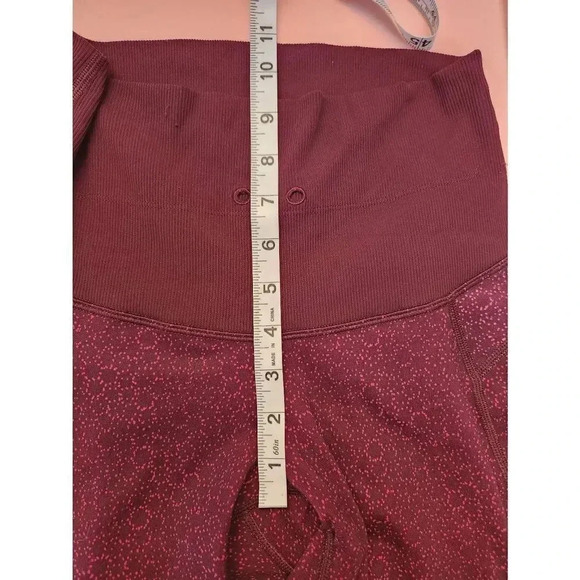 Lululemon Shake It Out Crop Star Pixel Maroon Size 6. - Picture 5 of 6